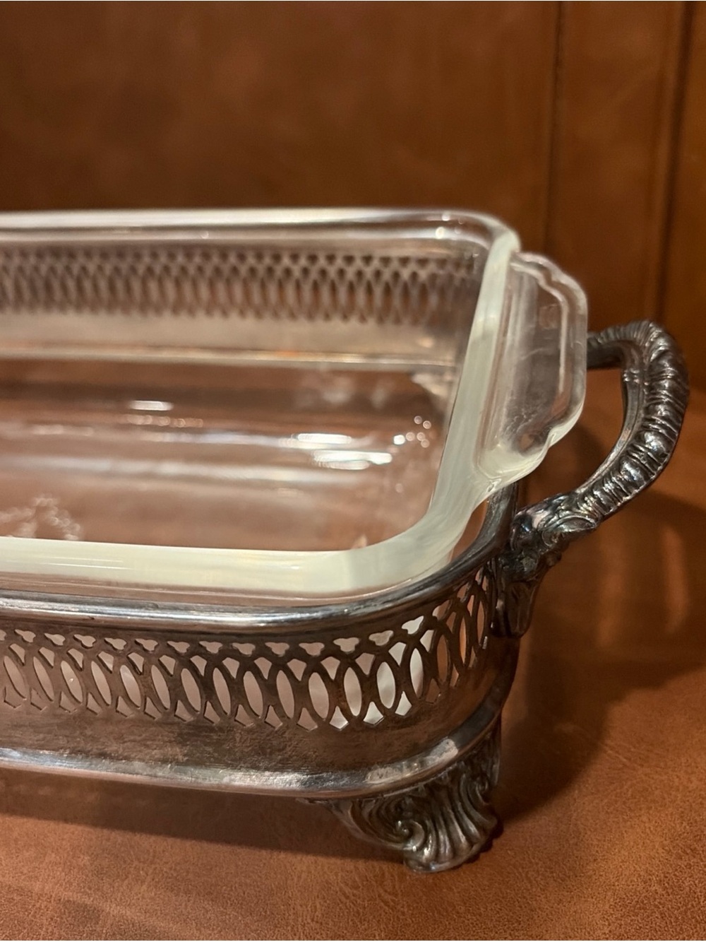 Vintage silver-plated Footed stand. Anchor Hocking Fire King casserole dish 409 - Picture 4 of 11